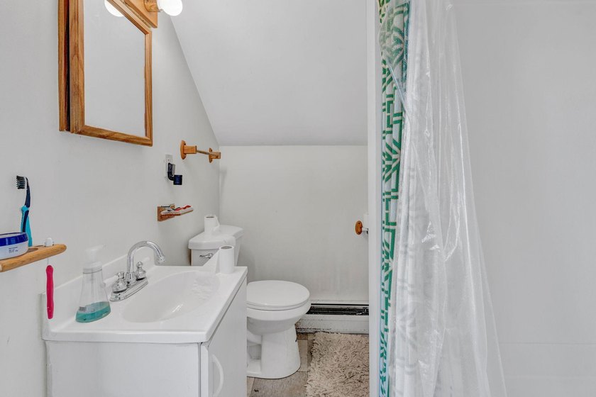 Seller offering 5K closing credit. Perfect opportunity to live - photo 33