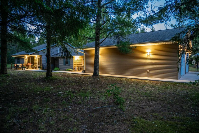 Tucked away on 6 secluded wooded acres, this 4BR, 2.5BA ranch - photo 3