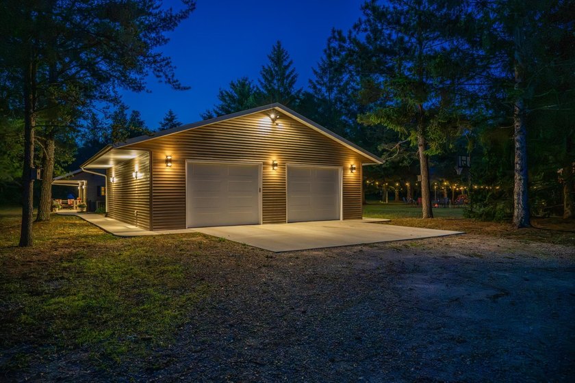 Tucked away on 6 secluded wooded acres, this 4BR, 2.5BA ranch - photo 4