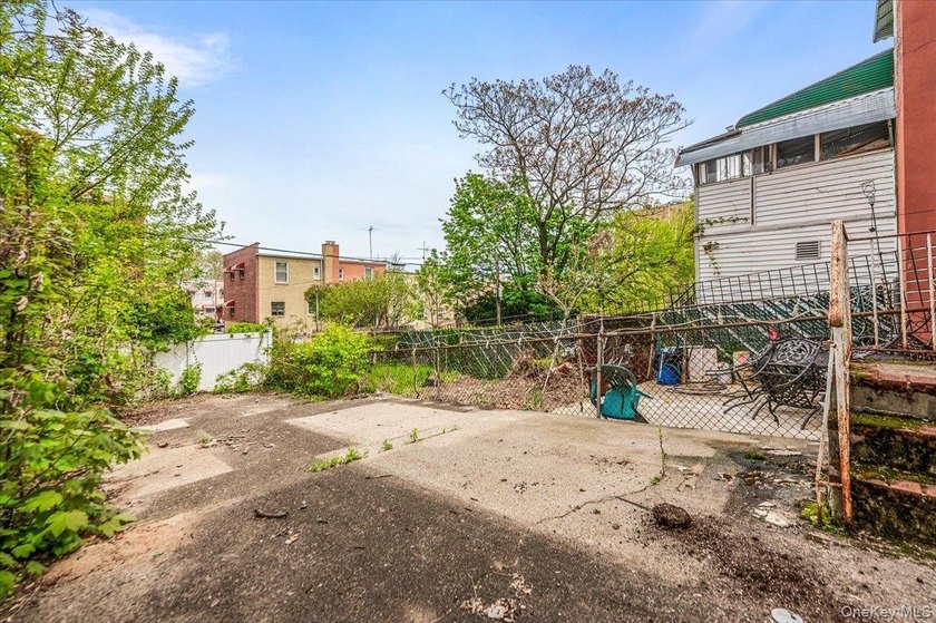 Well-kept 2BR/1.5BA single-family with a finished basement - photo 13