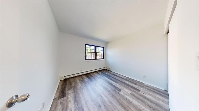 Well-kept two-family home in Spring Creek/East New York - photo 22