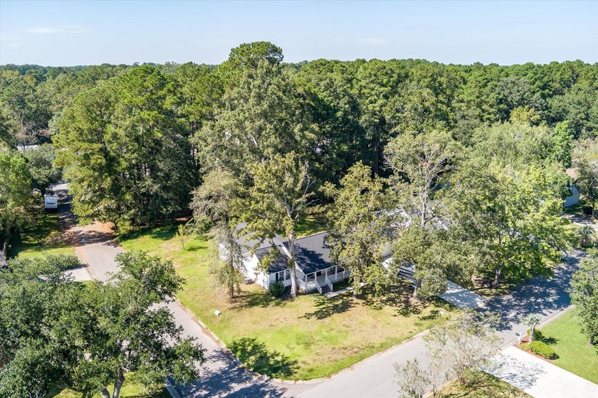 Welcome to 116 Palmetto Bluff Drive -- a beautifully renovated - photo 2