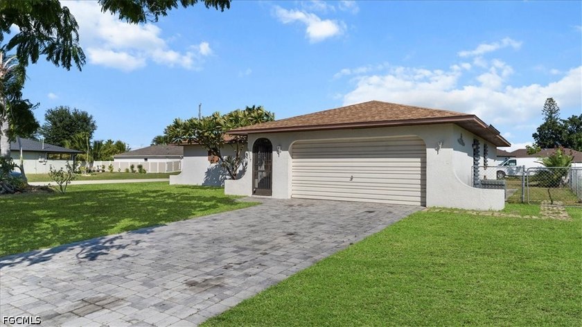 Welcome home to this charming pool home perfectly situated on a - photo 3