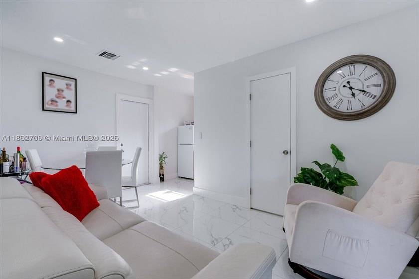 Must-See Duplex in the Heart of Westchester This unique and - photo 22