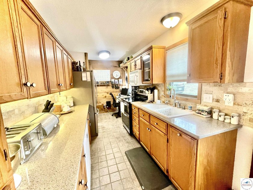 Enjoy peaceful lake living in this bright and beautiful home - photo 27