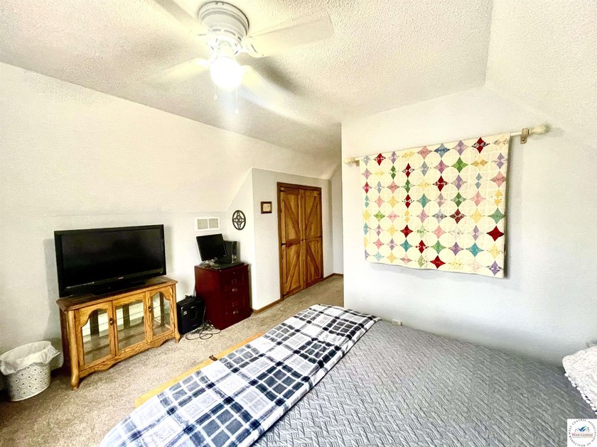 Enjoy peaceful lake living in this bright and beautiful home - photo 38