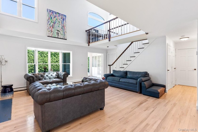 This warm and welcoming home offers a spacious layout with - photo 8