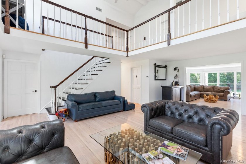 This warm and welcoming home offers a spacious layout with - photo 9