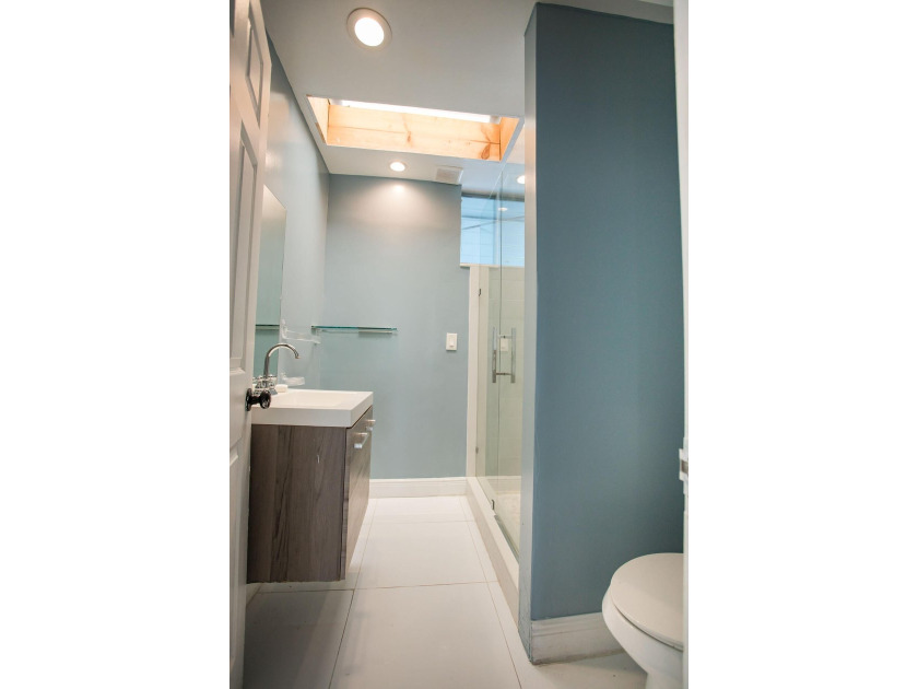 Income Producing Property. This stunning 6-bedroom, 3-bathroom - photo 20