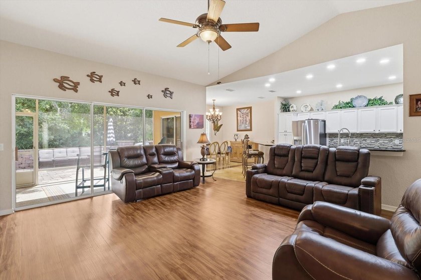 Under contract-accepting backup offers. Welcome home to this - photo 3