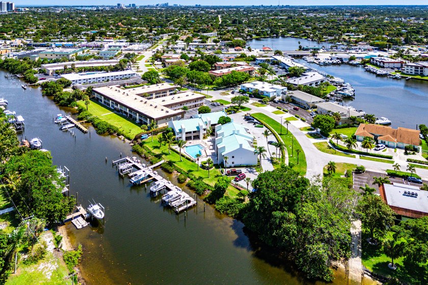 Newly remodeled 2/2 waterfront North Palm condo available on the - photo 2