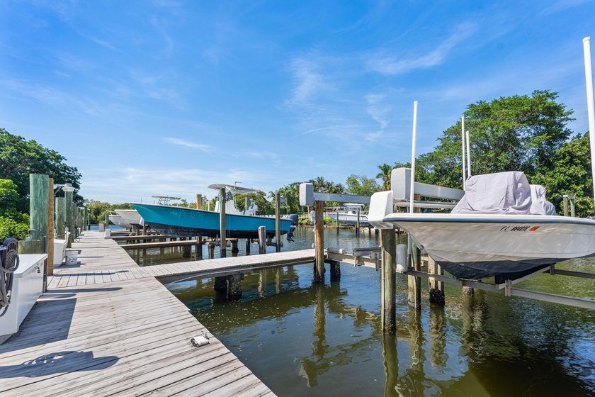 Newly remodeled 2/2 waterfront North Palm condo available on the - photo 7