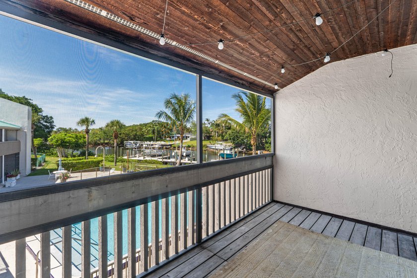 Newly remodeled 2/2 waterfront North Palm condo available on the - photo 10