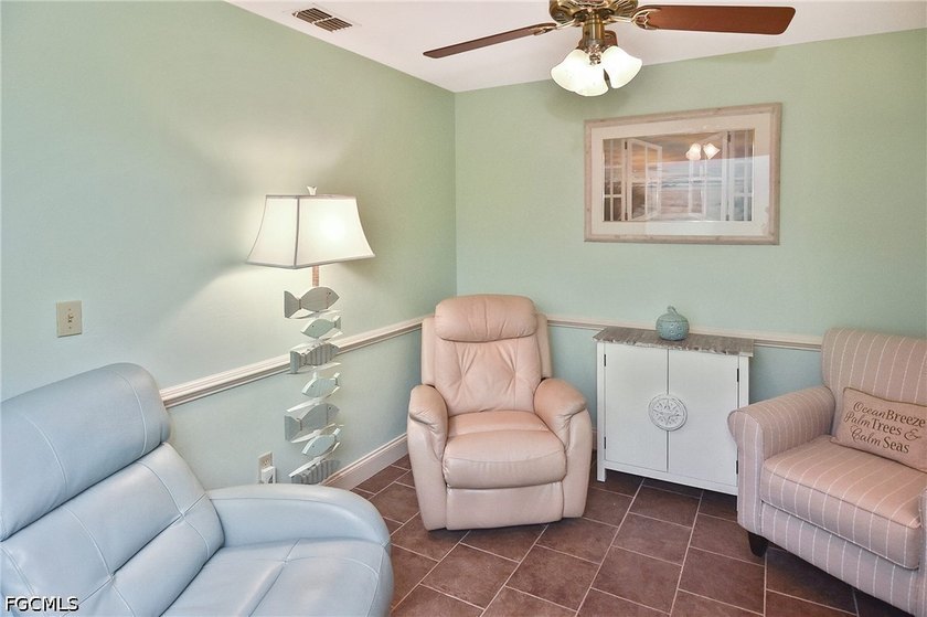 FIRST FLOOR- unit 2 Two bedroom plus a den being sold TURNKEY - photo 4