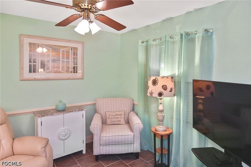 FIRST FLOOR- unit 2 Two bedroom plus a den being sold TURNKEY - photo 5