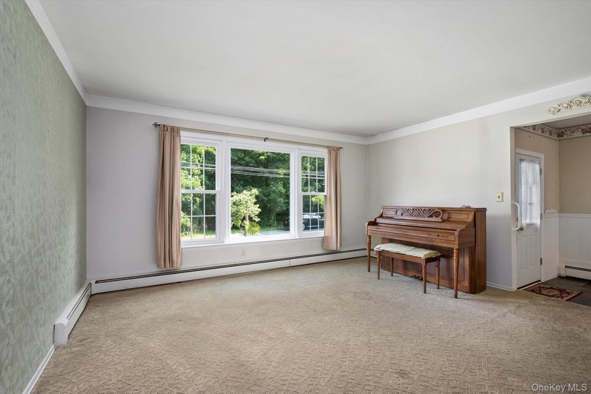 Welcome to this charming 3 bedroom,1.5 bath colonial featuring - photo 4