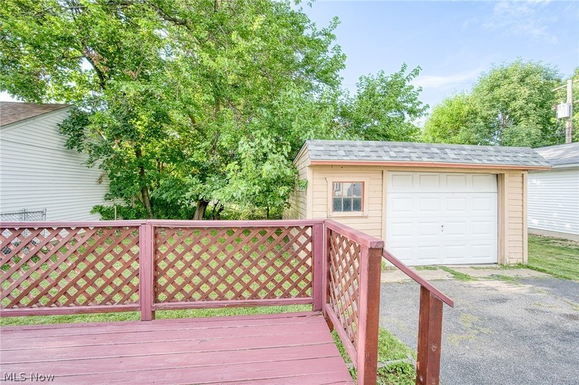 Move-in ready. Fresh updates. Prime location. This one feels - photo 5