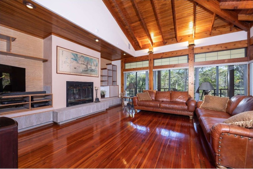 Luxury living on the water! This elaborate, custom 4 bedroom, 3 - photo 10