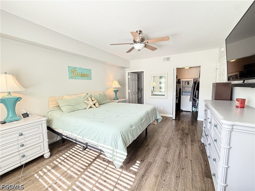 Welcome to this beautifully upgraded 2-bedroom, 2-bathroom - photo 3