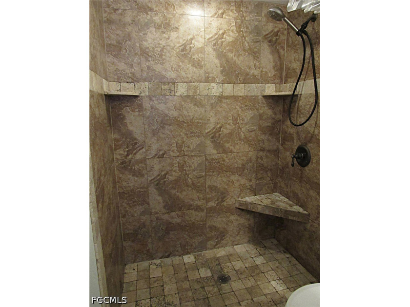 Welcome to this beautifully upgraded 2-bedroom, 2-bathroom - photo 6