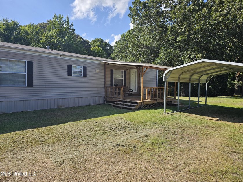 Welcome to 2077 Bethel Church Road in Holcomb, Mississippi, a - photo 6