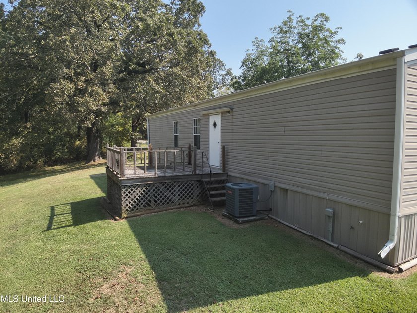 Welcome to 2077 Bethel Church Road in Holcomb, Mississippi, a - photo 10