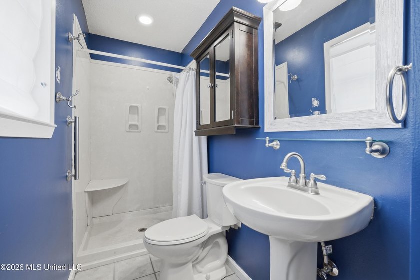 This cozy 3-bedroom, 2-bath home is full of potential! Being - photo 31