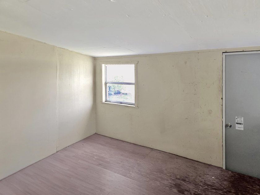 2/1 each side CBS duplex on a large and private lot! Occpied on - photo 4