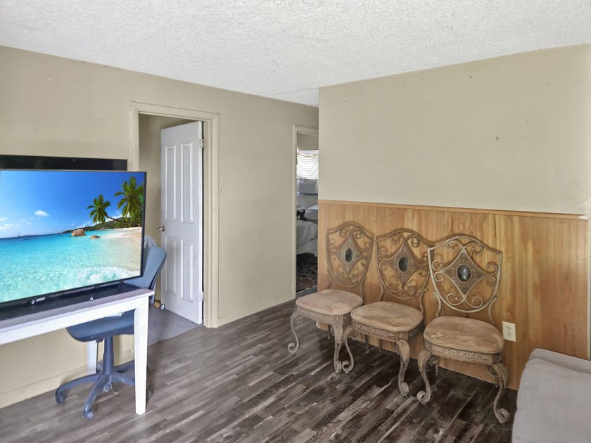 2/1 each side CBS duplex on a large and private lot! Occpied on - photo 7