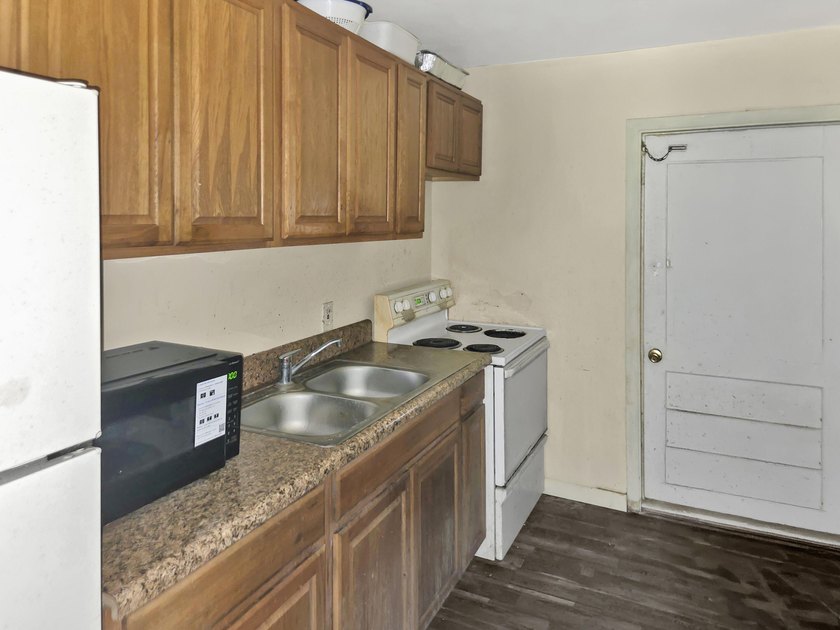 2/1 each side CBS duplex on a large and private lot! Occpied on - photo 8