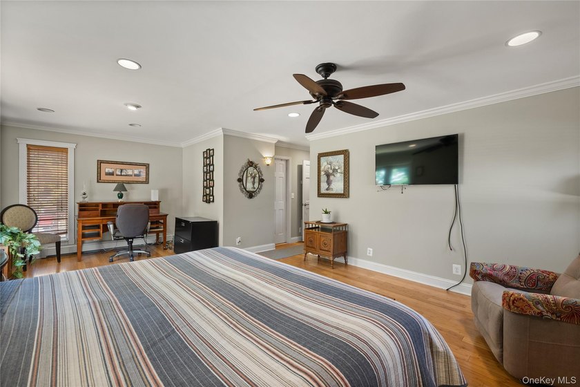 Welcome to 269 Brookville Avenue, Islip! This beautifully - photo 12