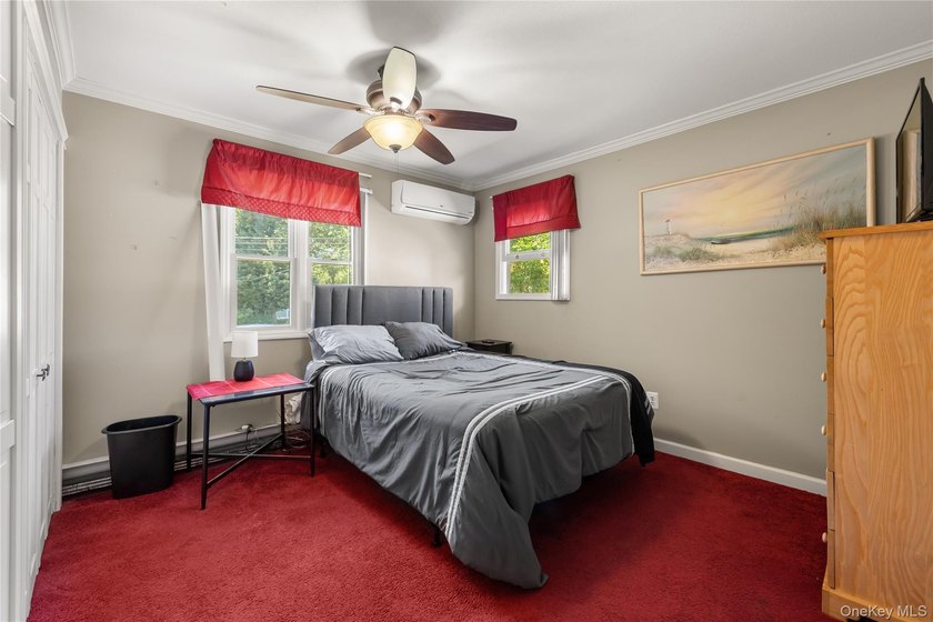 Welcome to 269 Brookville Avenue, Islip! This beautifully - photo 18