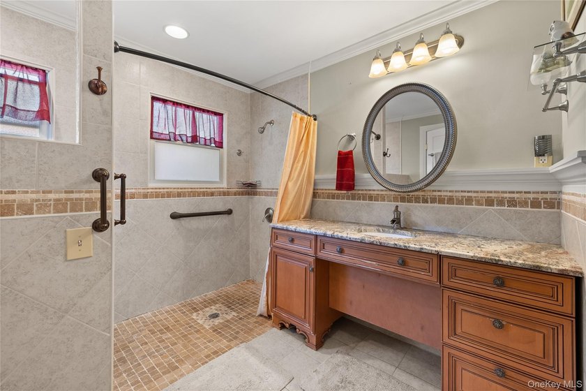 Welcome to 269 Brookville Avenue, Islip! This beautifully - photo 19