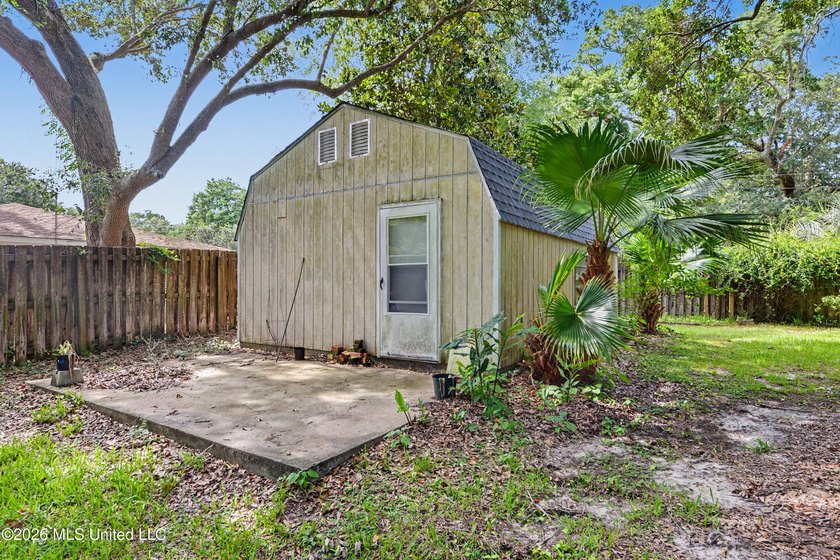 This large 1 level home has endless possibilities. 2 huge living - photo 25