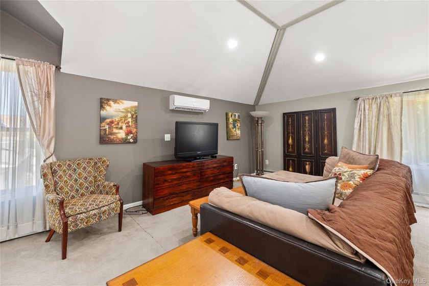 Welcome to 269 Brookville Avenue, Islip! This beautifully - photo 25