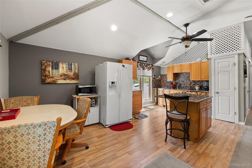 Welcome to 269 Brookville Avenue, Islip! This beautifully - photo 26