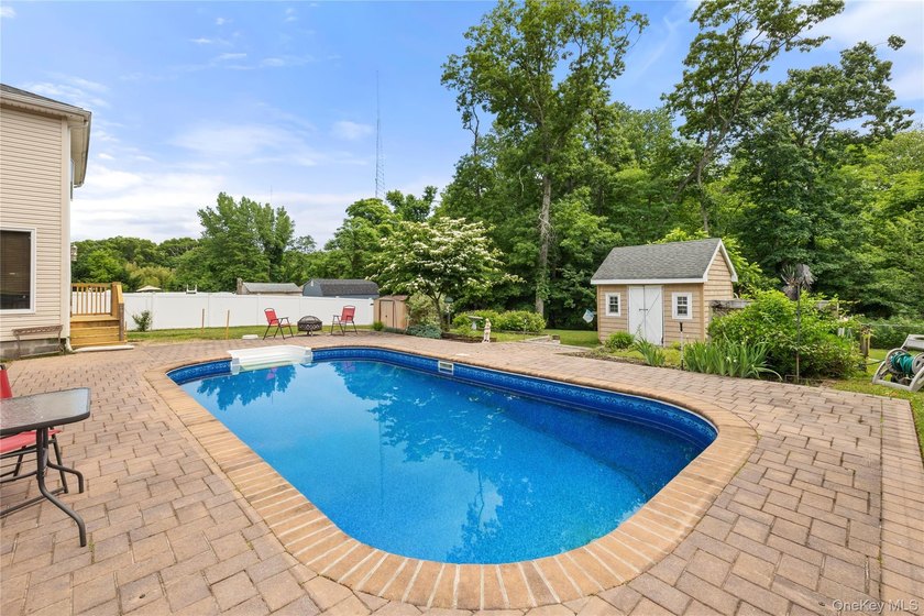 Welcome to 269 Brookville Avenue, Islip! This beautifully - photo 28