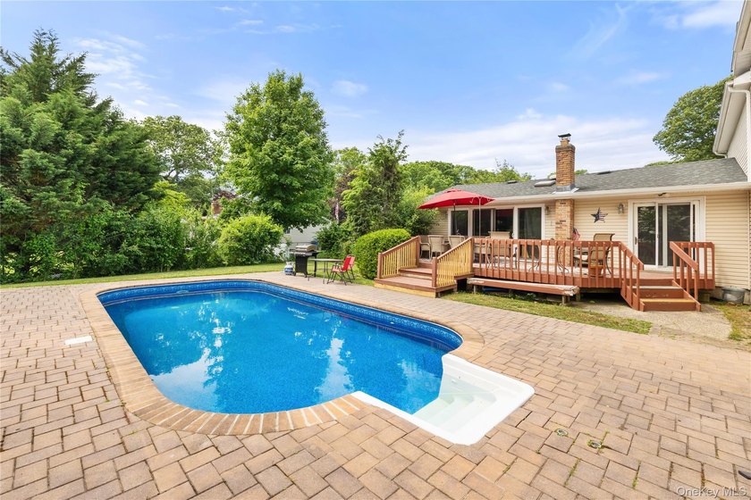 Welcome to 269 Brookville Avenue, Islip! This beautifully - photo 31