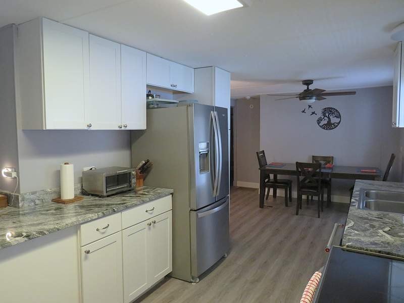 This charming 1248 square feet manufactured home, built in 1979 - photo 3
