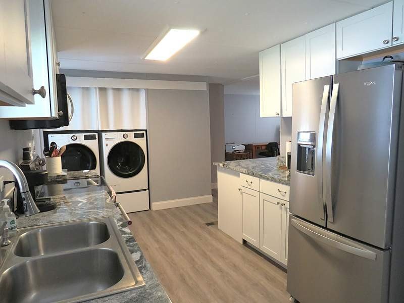 This charming 1248 square feet manufactured home, built in 1979 - photo 7