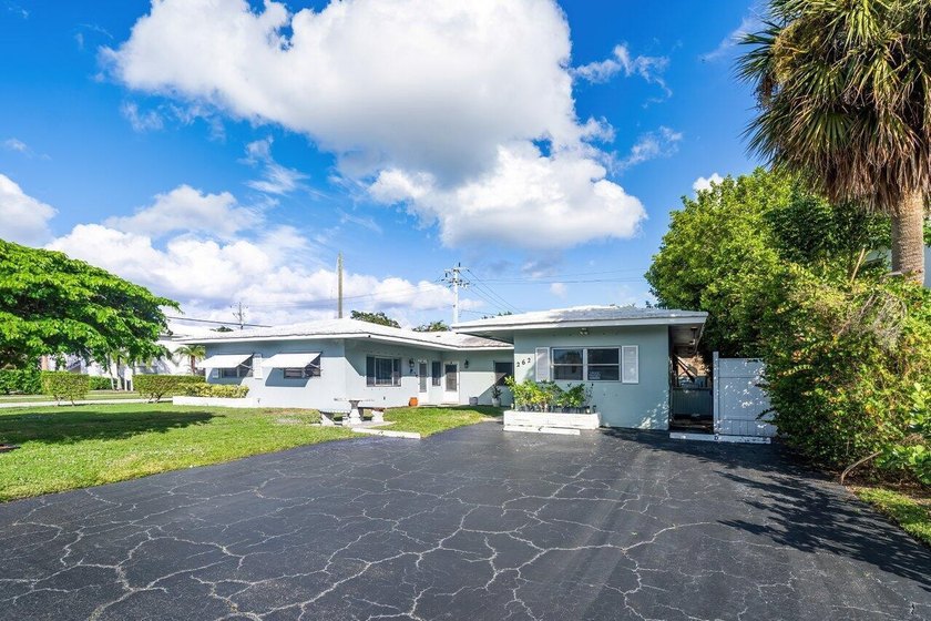 Fully Occupied Rare Investment Opportunity in Prime Deerfield - photo 2