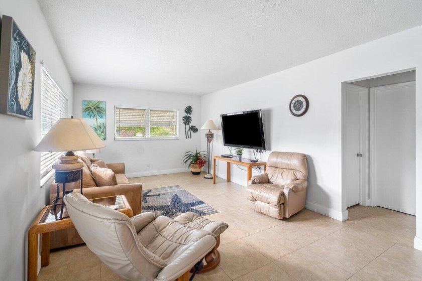Fully Occupied Rare Investment Opportunity in Prime Deerfield - photo 6