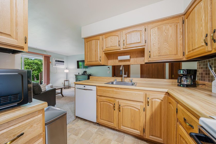 Look no further! Inside this 1+ bed, 1 bath Condo, you'll find - photo 9