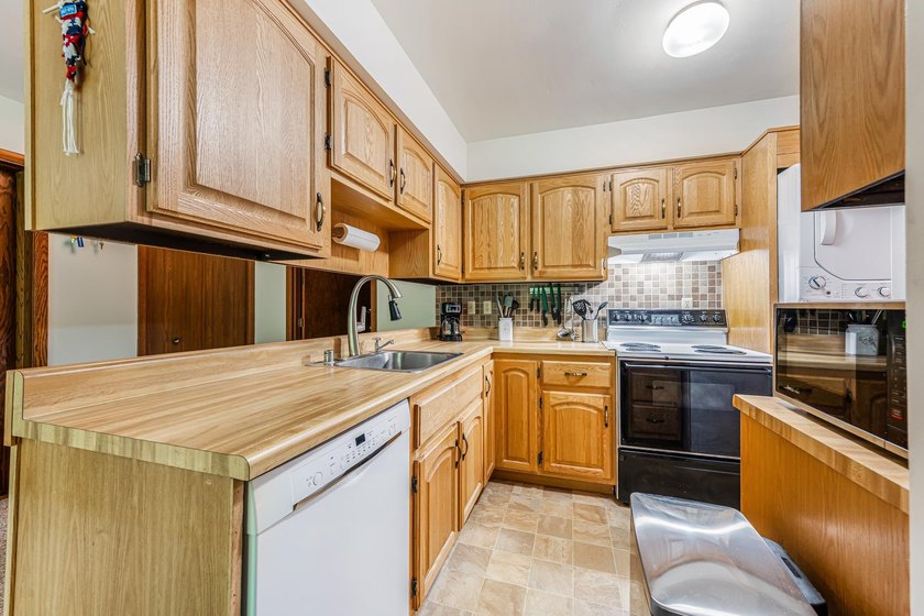 Look no further! Inside this 1+ bed, 1 bath Condo, you'll find - photo 10