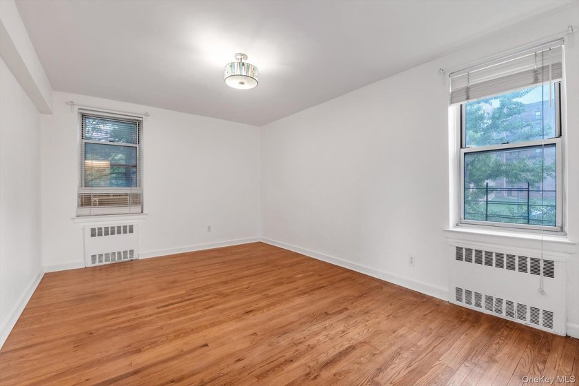 Welcome to this bright and spacious corner one bedroom apartment - photo 5
