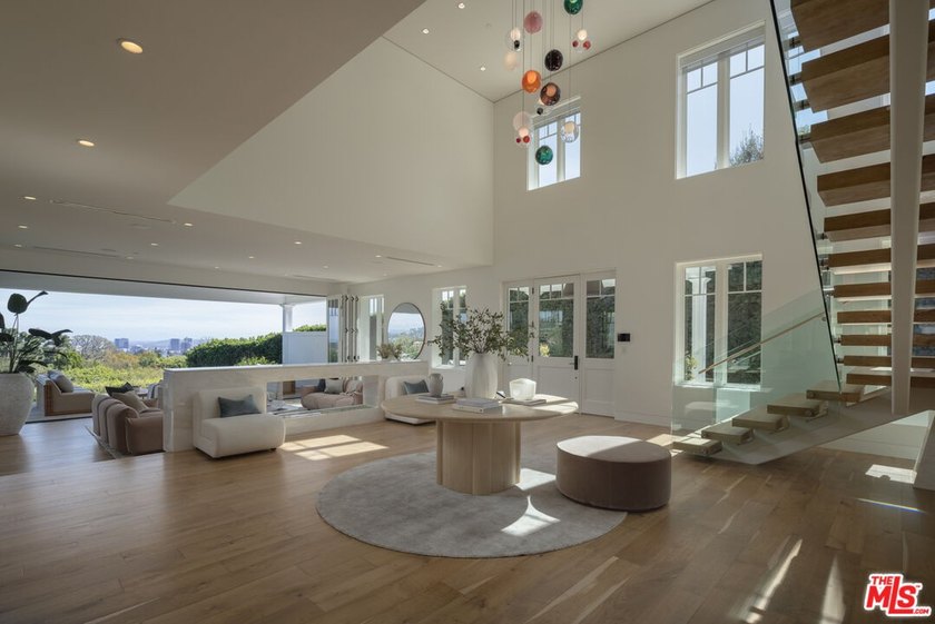 Pacific Palisades Modern Sophistication Meets Cape Code Elegance - photo 4