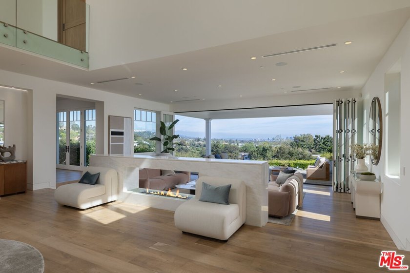 Pacific Palisades Modern Sophistication Meets Cape Code Elegance - photo 5