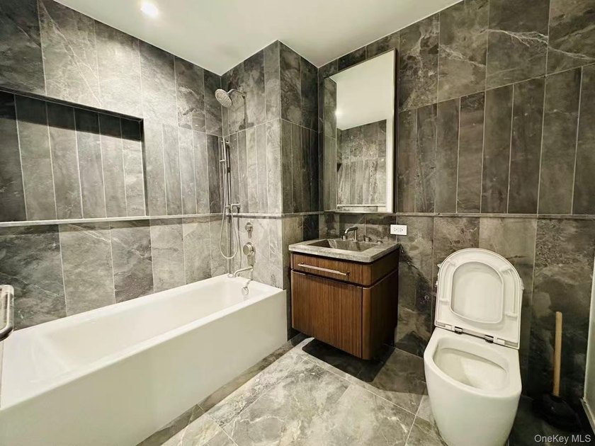 High-Floor Luxury Studio at 208 Delancey - Stunning Views &amp; - photo 6