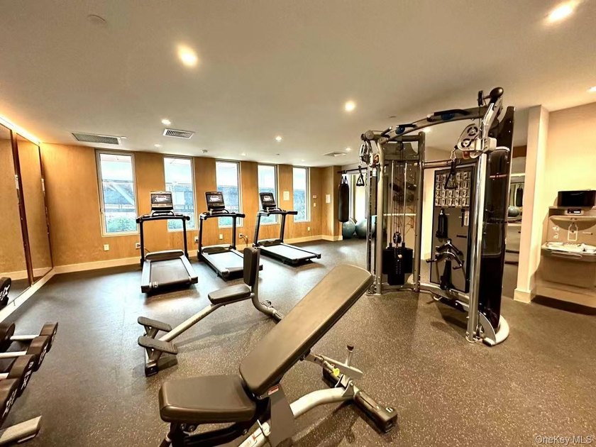 High-Floor Luxury Studio at 208 Delancey - Stunning Views &amp; - photo 10