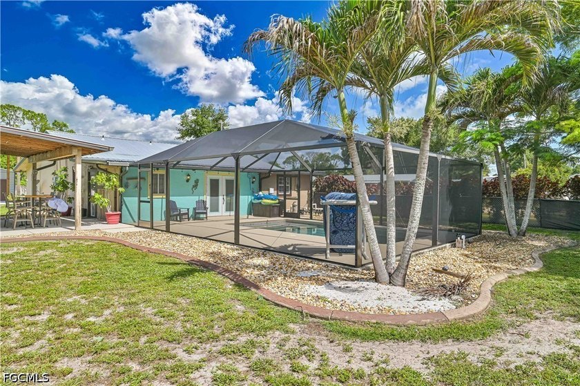 Must-See North Fort Myers Estate on nearly a Half Acre! Gorgeous - photo 8